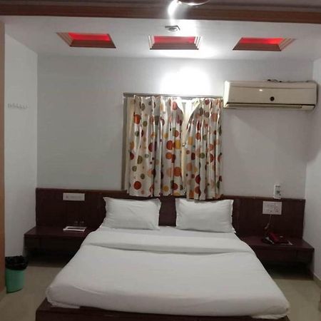 Hotel Rajdhani Hālol 외부 사진