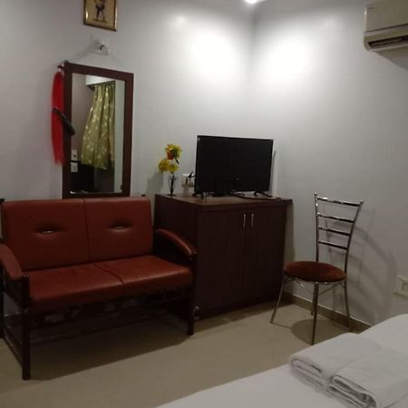 Hotel Rajdhani Hālol 외부 사진