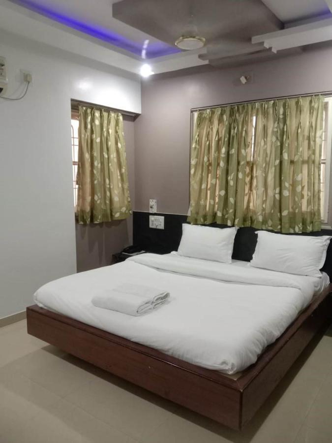 Hotel Rajdhani Hālol 외부 사진